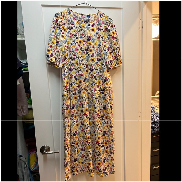 3/4ths length floral dress! - Picture 1 of 2